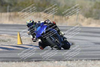 media/Dec-01-2025-Moto Forza (Mon) [[2daa91e15f]]/1-Advanced Group/Session 3 (Turn 3)/